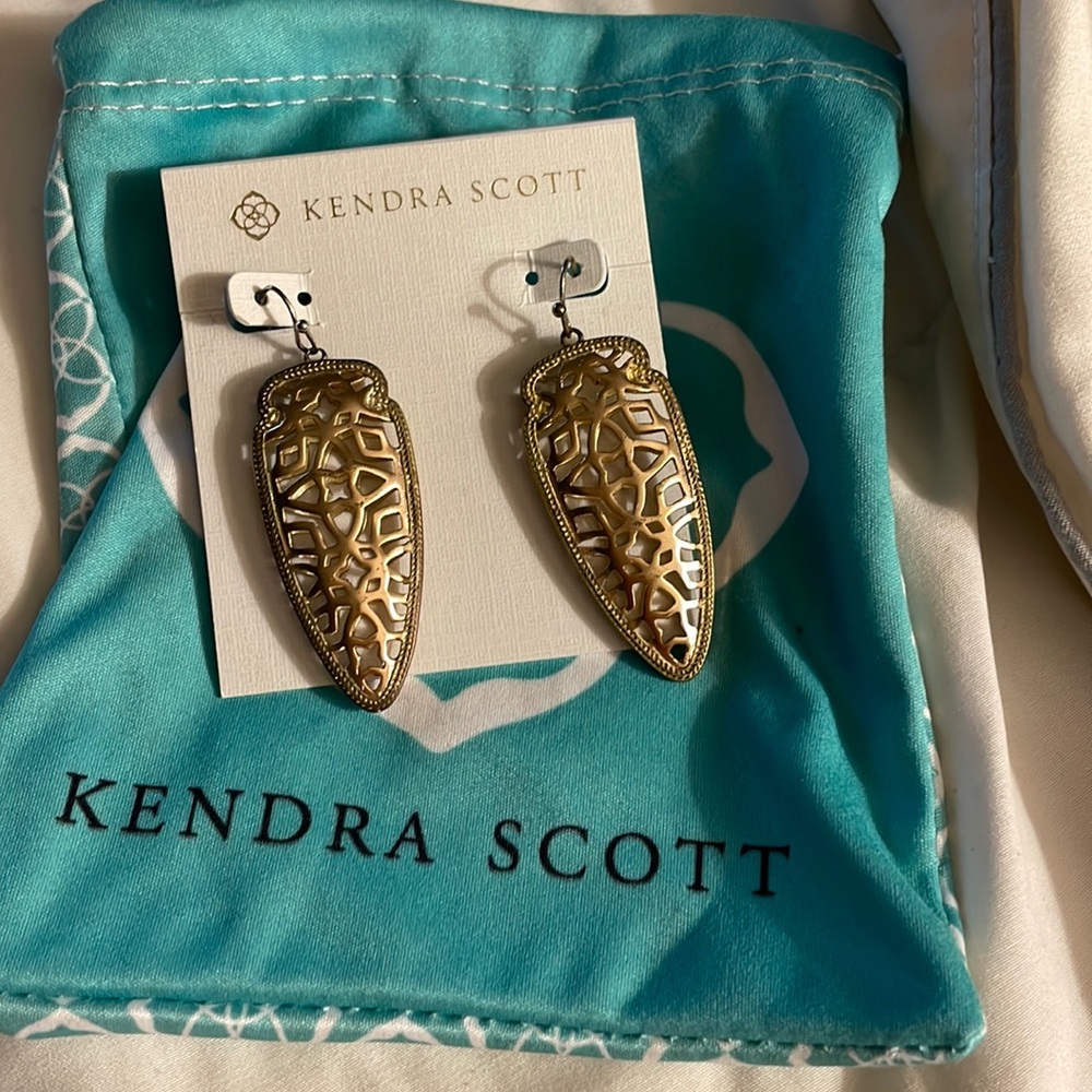 Kendra Scott filigree arrowhead earrings- Retired